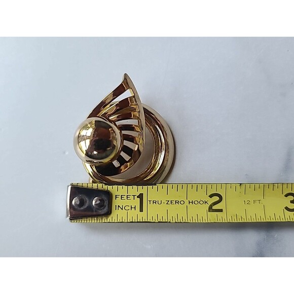 Coro Gold Tone Metal Brooch Vintage Costume Jewelry - Picture 9 of 10